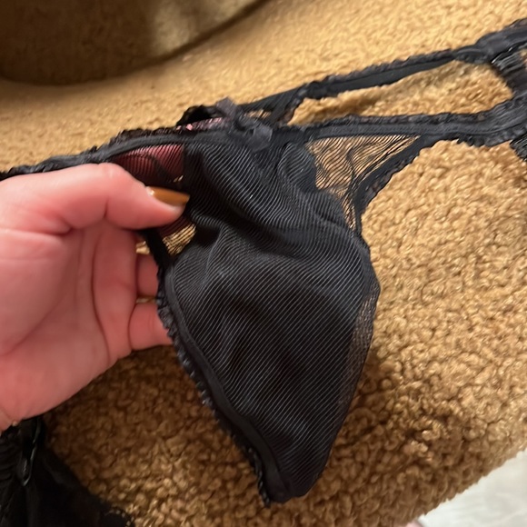 Black thong w garter and knee socks - Picture 4 of 7